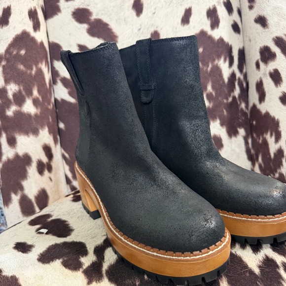 Lucky Brand Shoes - Lucky Brand Black Distressed Suede Platform Lug Sole Ankle Boots Women 7.5M 38